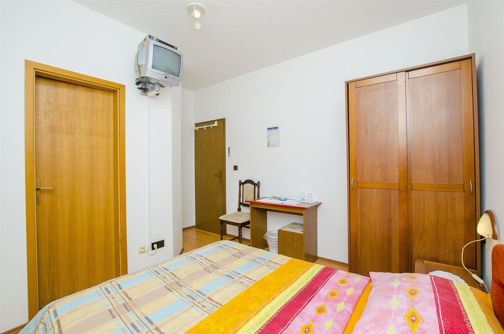 Apartments And Rooms Iva Трогир Экстерьер фото