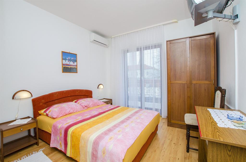 Apartments And Rooms Iva Трогир Экстерьер фото