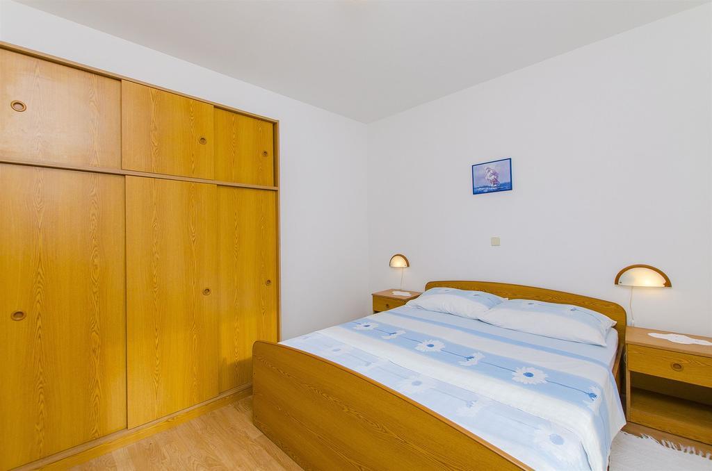 Apartments And Rooms Iva Трогир Экстерьер фото