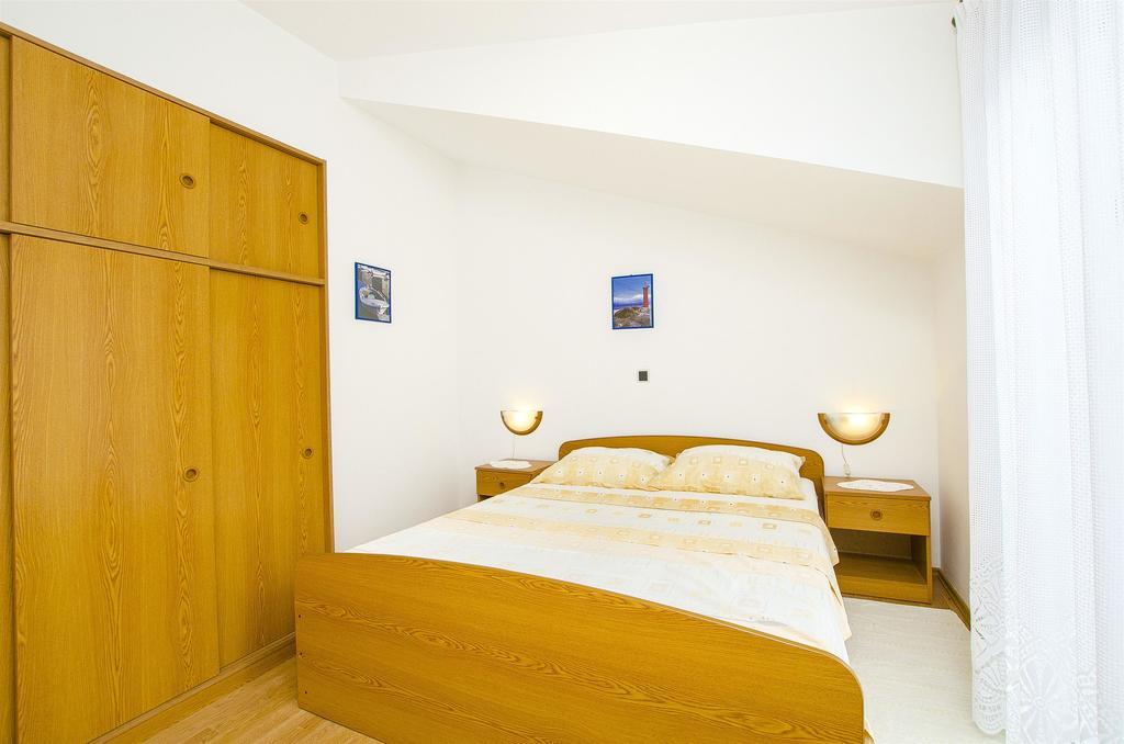 Apartments And Rooms Iva Трогир Экстерьер фото