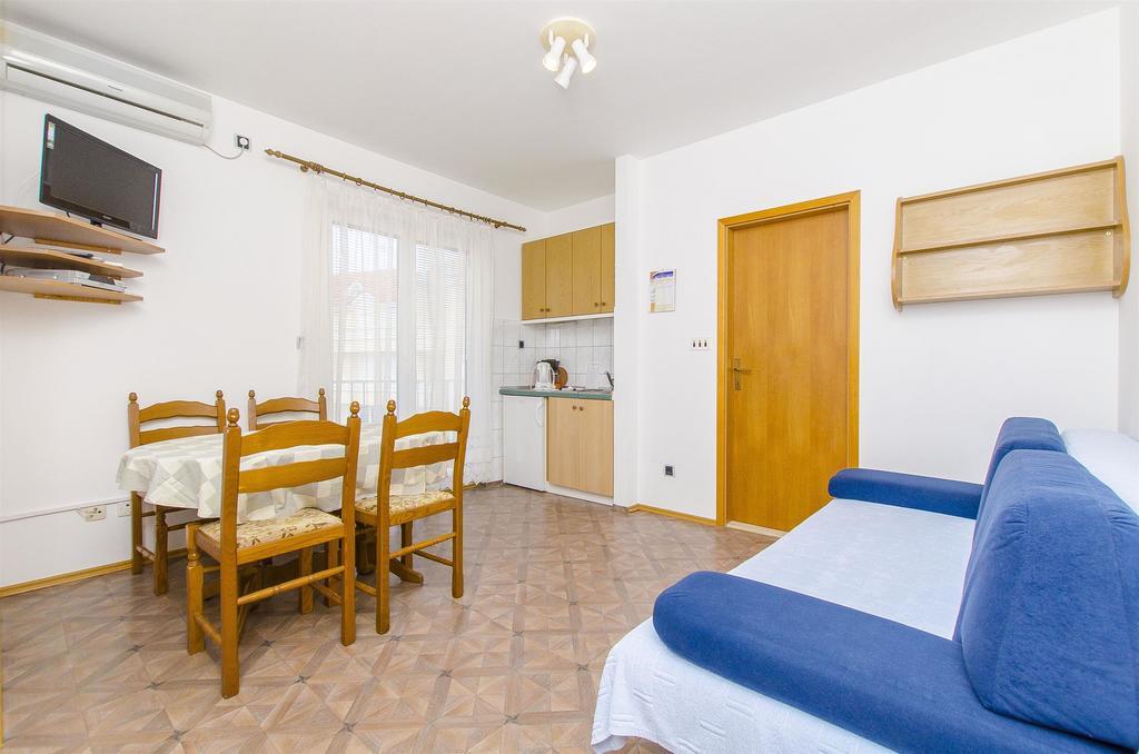 Apartments And Rooms Iva Трогир Экстерьер фото