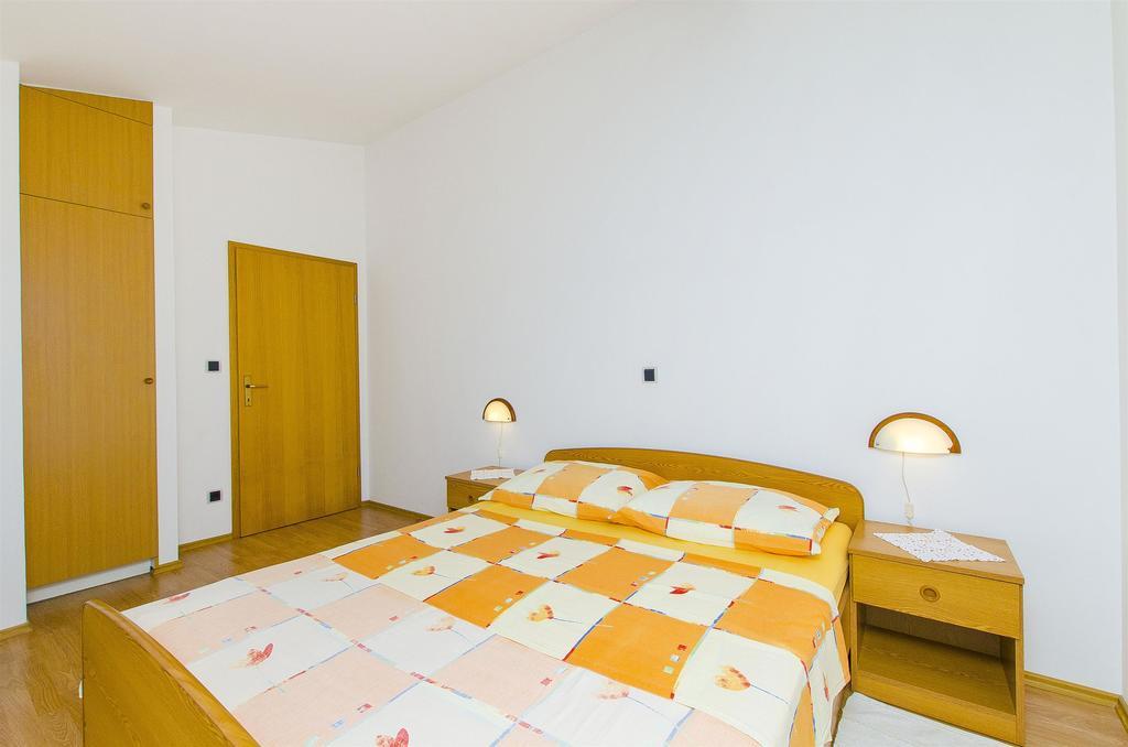 Apartments And Rooms Iva Трогир Экстерьер фото