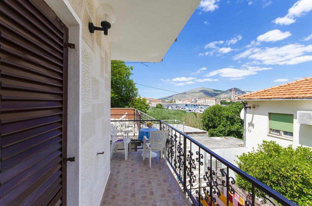 Apartments And Rooms Iva Трогир Экстерьер фото