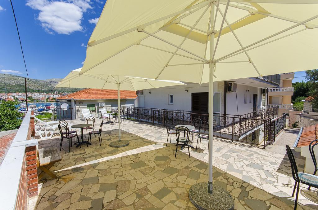 Apartments And Rooms Iva Трогир Экстерьер фото