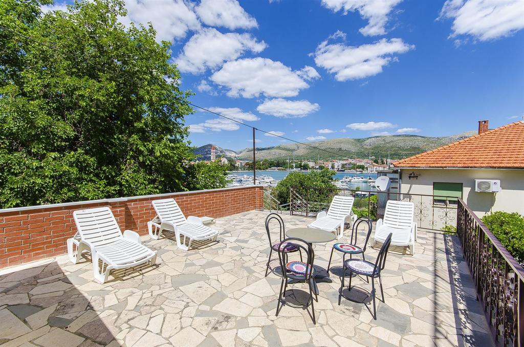 Apartments And Rooms Iva Трогир Экстерьер фото