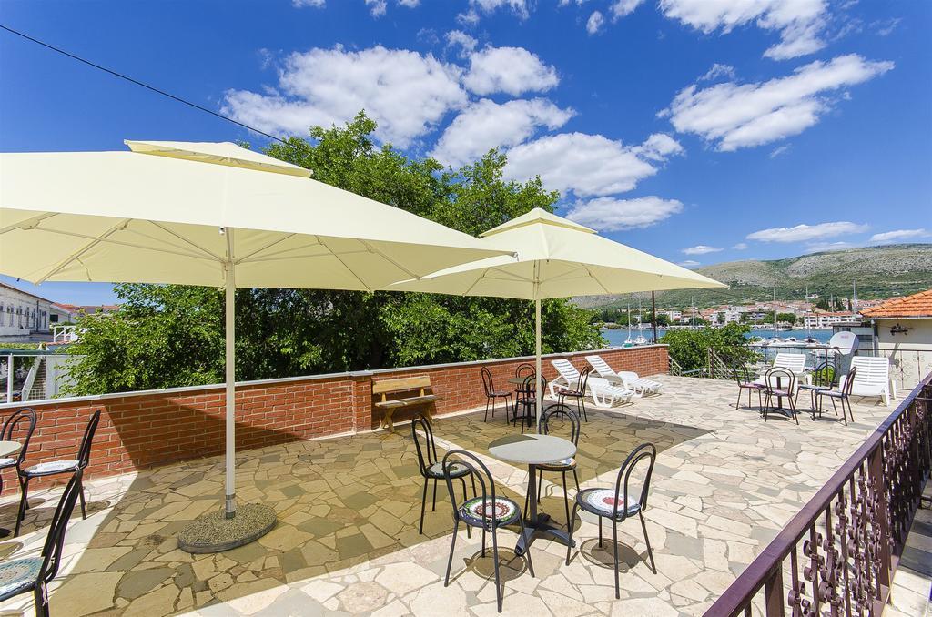 Apartments And Rooms Iva Трогир Экстерьер фото