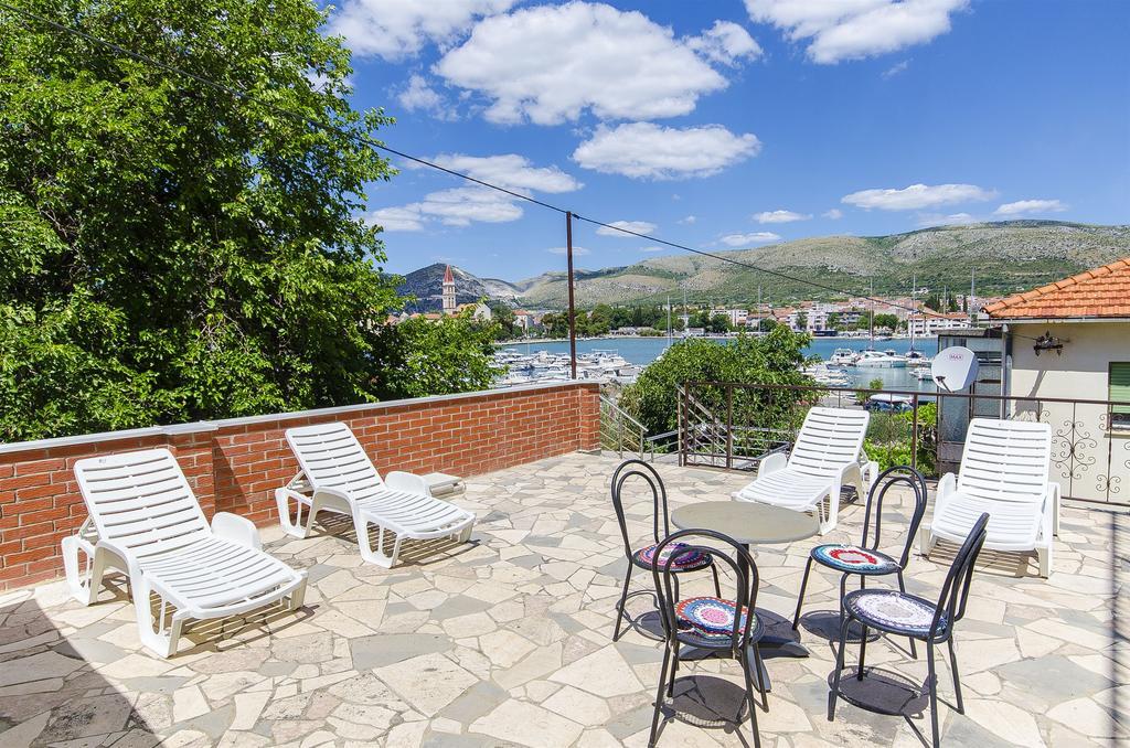 Apartments And Rooms Iva Трогир Экстерьер фото