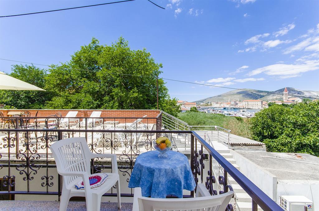 Apartments And Rooms Iva Трогир Экстерьер фото