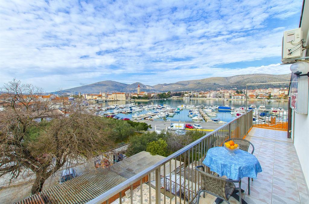 Apartments And Rooms Iva Трогир Экстерьер фото