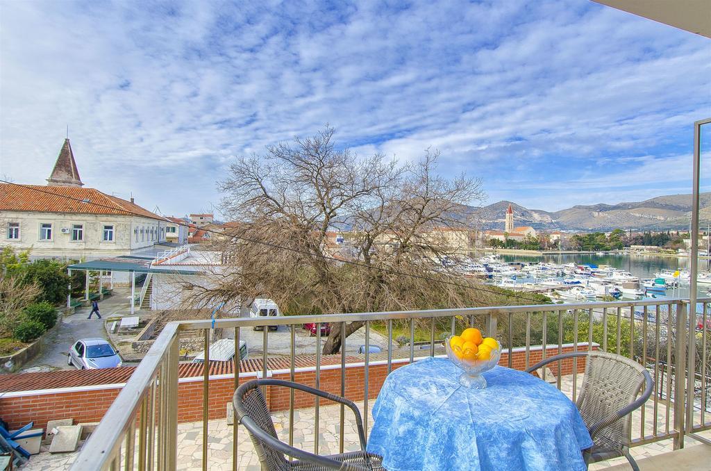 Apartments And Rooms Iva Трогир Экстерьер фото