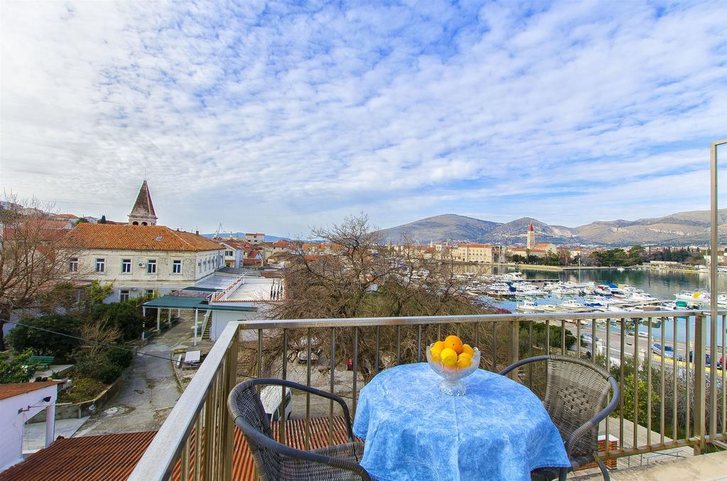 Apartments And Rooms Iva Трогир Экстерьер фото
