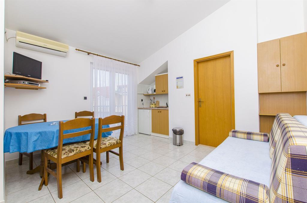 Apartments And Rooms Iva Трогир Экстерьер фото
