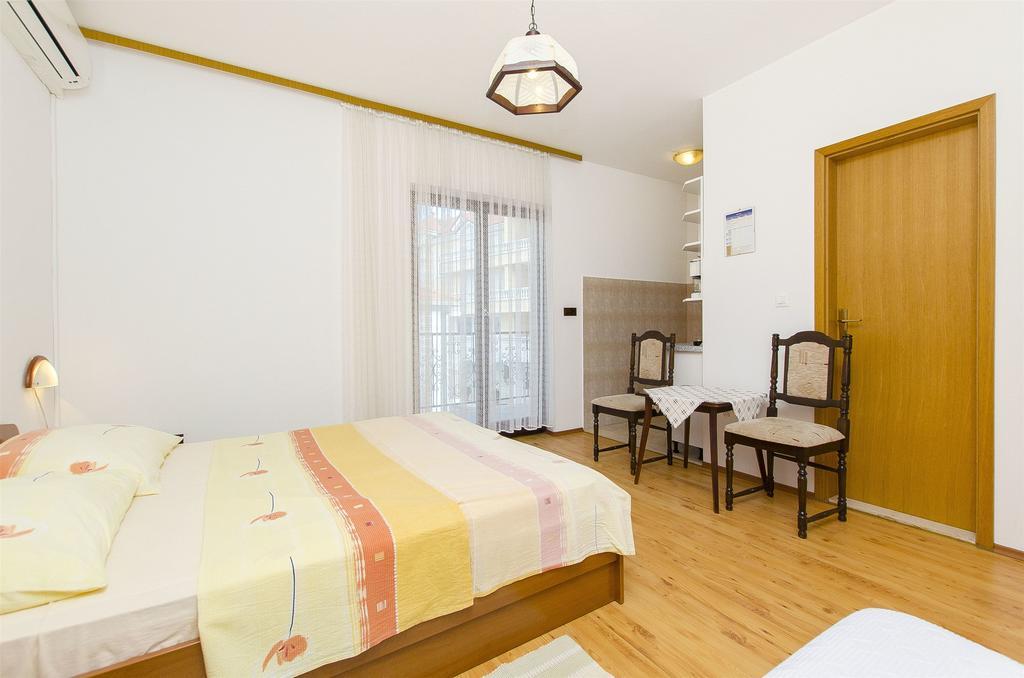 Apartments And Rooms Iva Трогир Экстерьер фото