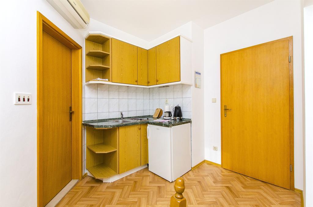 Apartments And Rooms Iva Трогир Экстерьер фото
