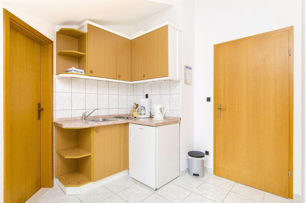 Apartments And Rooms Iva Трогир Экстерьер фото