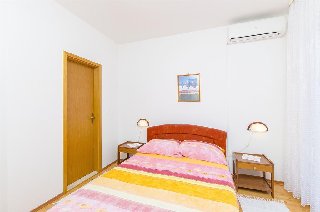 Apartments And Rooms Iva Трогир Экстерьер фото