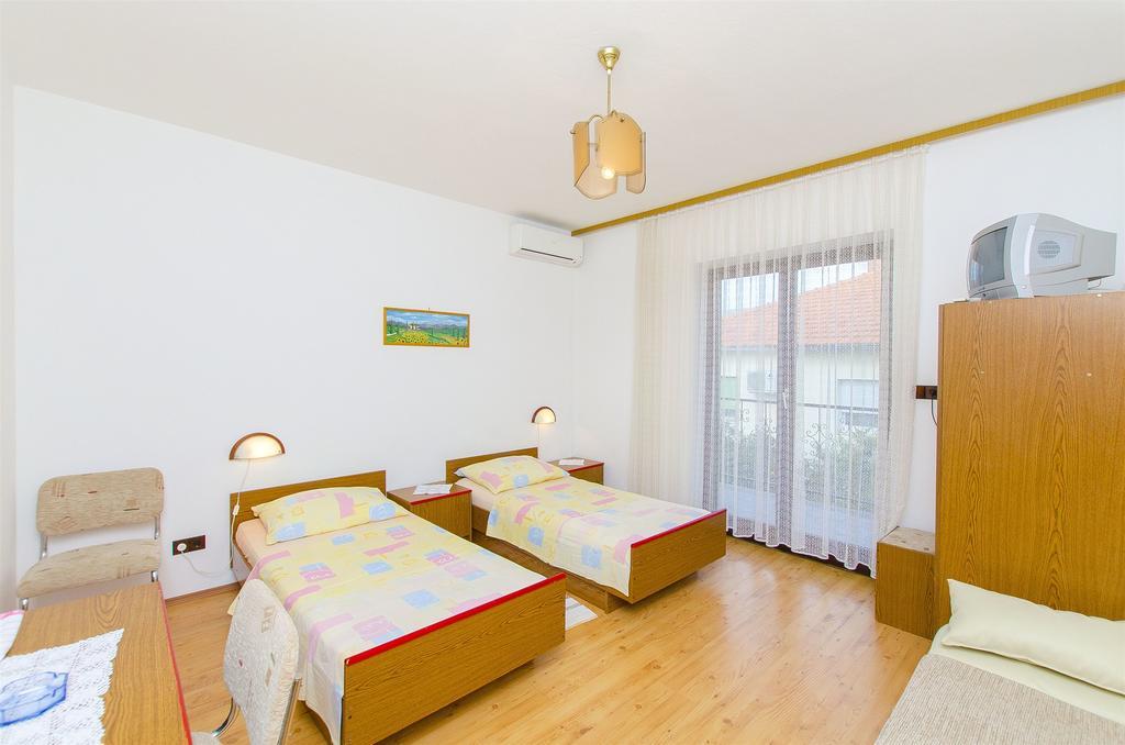 Apartments And Rooms Iva Трогир Экстерьер фото