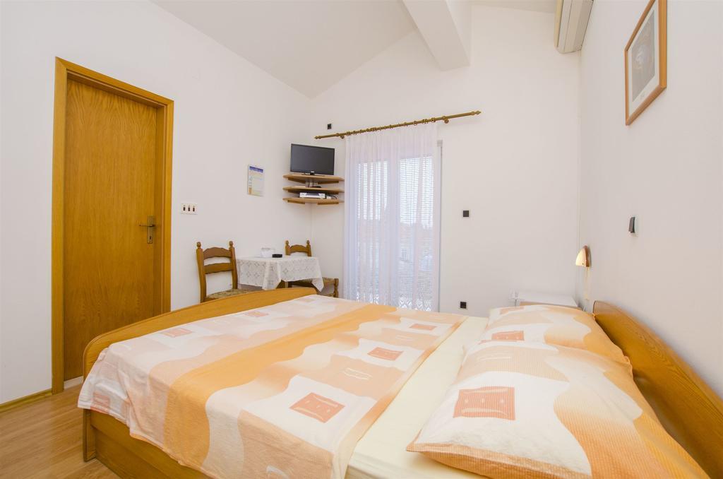 Apartments And Rooms Iva Трогир Экстерьер фото