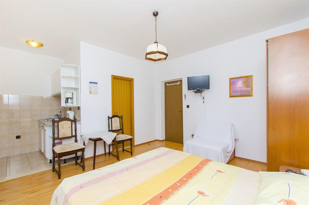Apartments And Rooms Iva Трогир Экстерьер фото