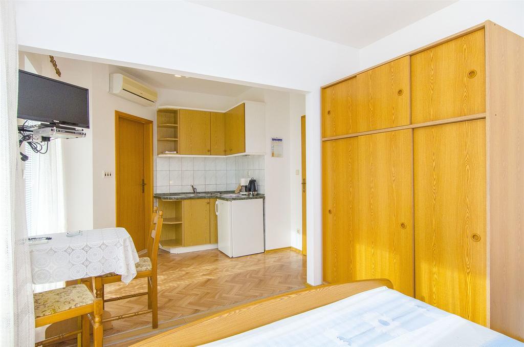 Apartments And Rooms Iva Трогир Экстерьер фото