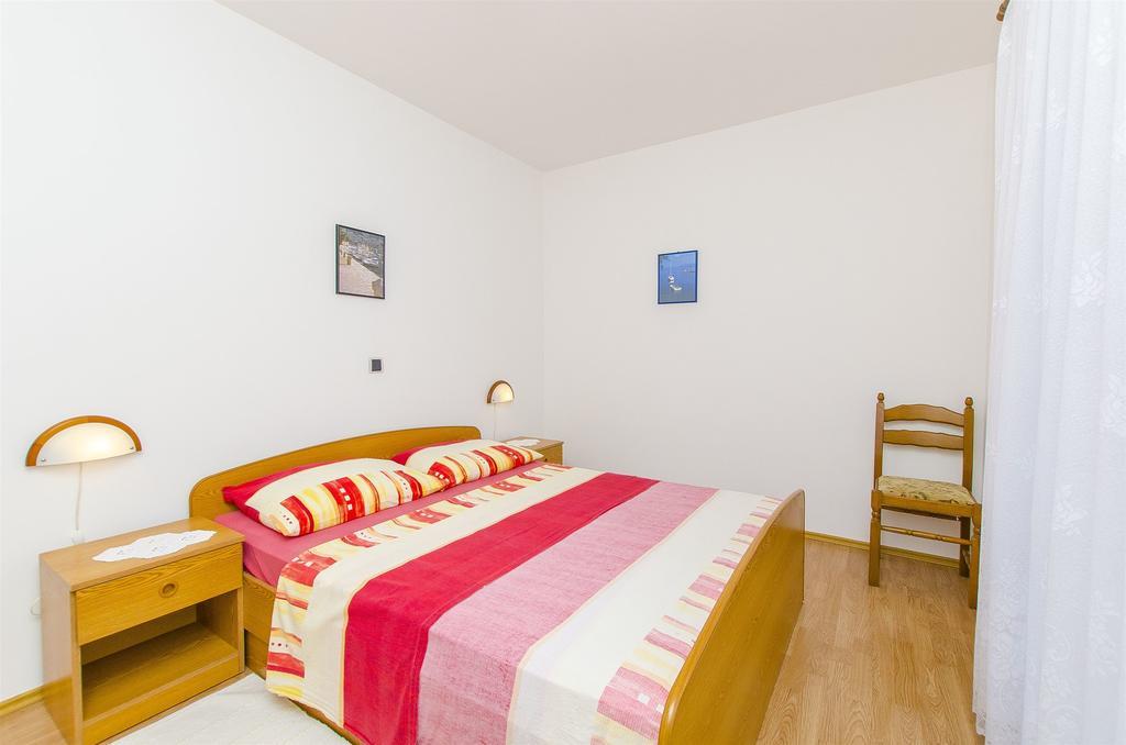 Apartments And Rooms Iva Трогир Экстерьер фото