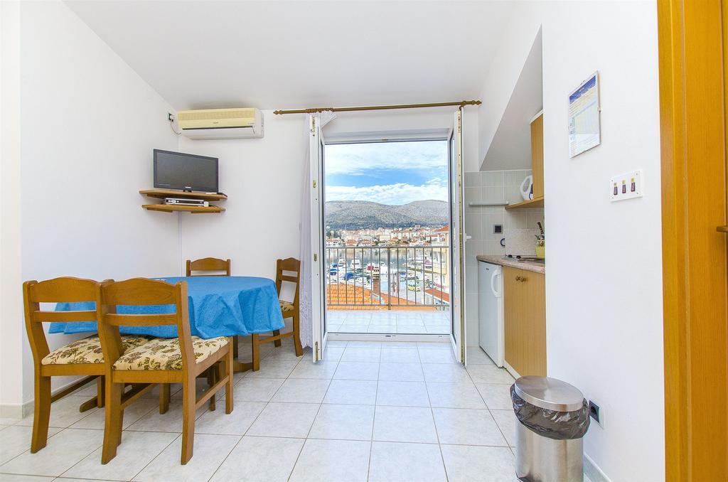 Apartments And Rooms Iva Трогир Экстерьер фото