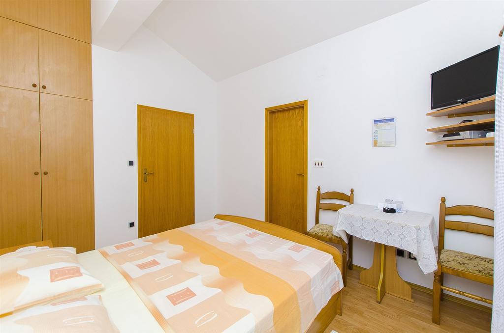 Apartments And Rooms Iva Трогир Экстерьер фото