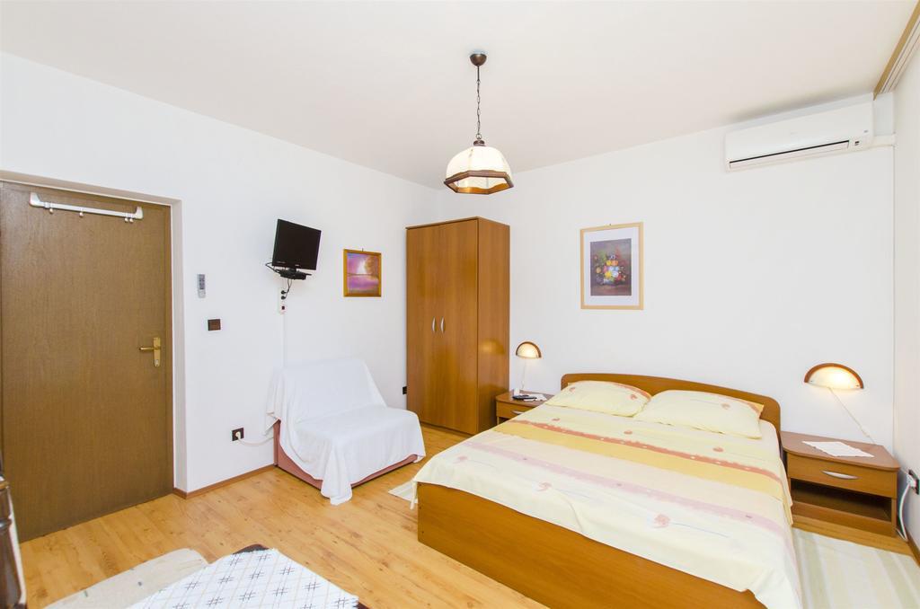 Apartments And Rooms Iva Трогир Экстерьер фото