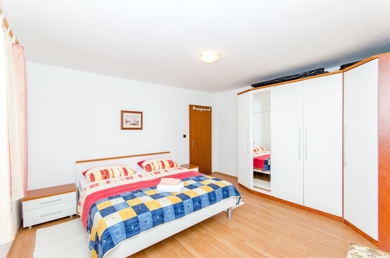 Apartments And Rooms Iva Трогир Экстерьер фото