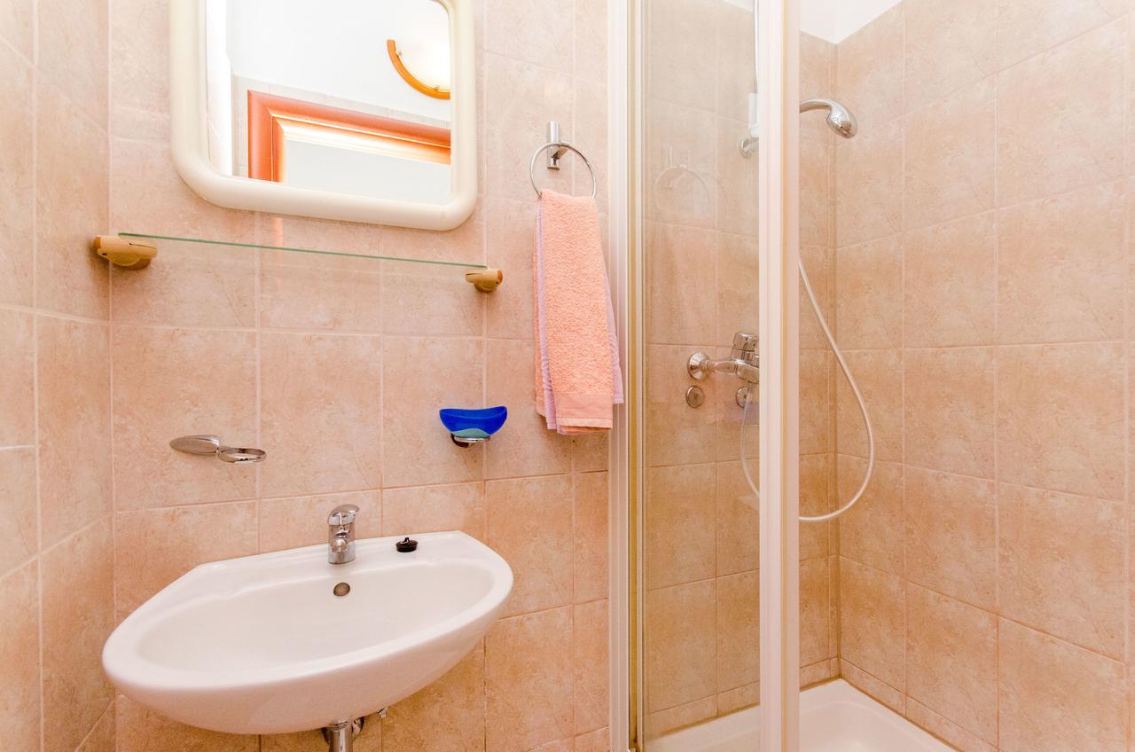 Apartments And Rooms Iva Трогир Экстерьер фото
